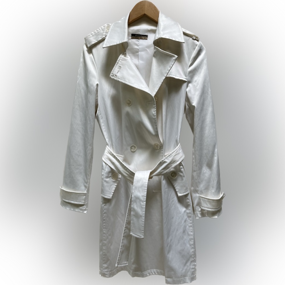 White satin trench coat. Size small. Perfect dress up layer
